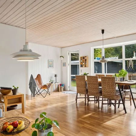 Holiday home Cozy Summer House Close To The Glesborg